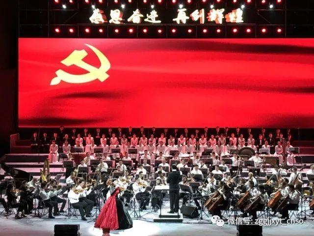 向上跳的香蕉